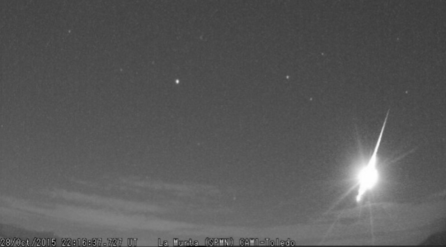  Imagen del bólido SPMN281015C desde la estación del Observatorio de La Murta. J.A. DE LOS REYES /SENSI PASTOR/UHU-CSIC